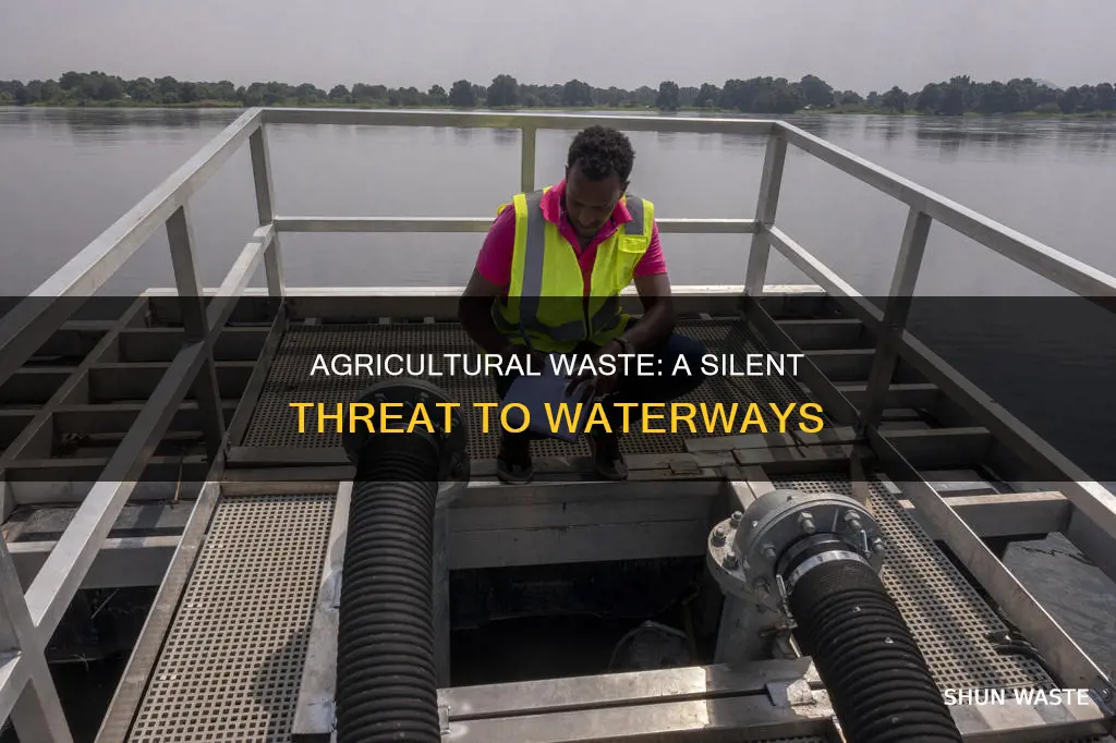 how does agricultural waste cause water pollution